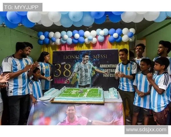 全网热潮足球明星模仿视频挑战引发全民参与热情与创意展示