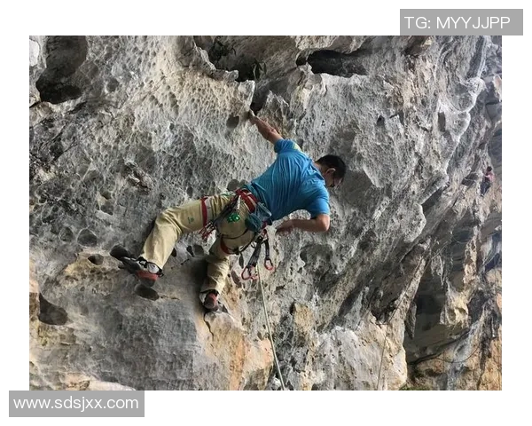 攀岩精神与团队意识探讨：北京攀岩队的成长与挑战之路